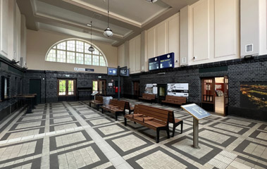 Zagan station ticket hall