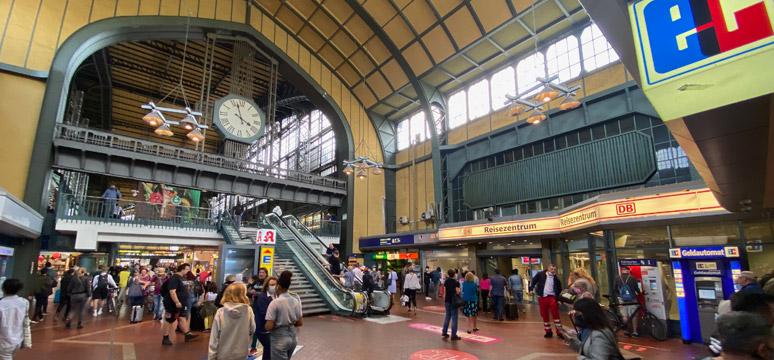 Hamburg Hbf east hall & ticket office