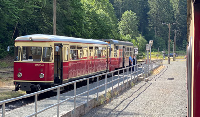 Passing a railcar at Eisfelder Talmühle