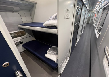 Comfort 4-berth couchette car corridor