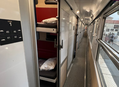 Intercite de Nuit 1st class couchette car corridor