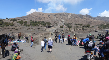 Approaching Mt Bromo