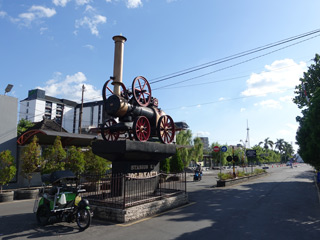 Approach road to Yogyakarta station