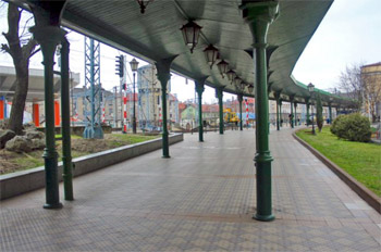 Pedestrian walkway from Krakow Glowny towards the old town