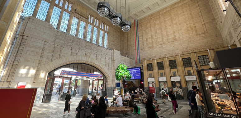 Lausanne station main hall