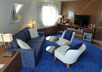 Captain's suite sitting room