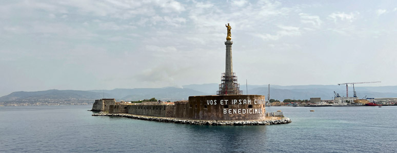 Sailing into Messina harbour
