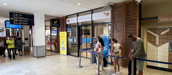 Zou ticket office for regional trains at Nice Ville station