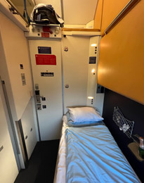 Single-bed standard sleeper compartment