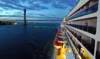 The QM2 approaches the Varrazano Narrows suspension bridge