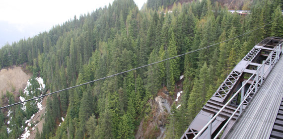 Rocky Mountaineer crosses the Stoney Creek Bridge