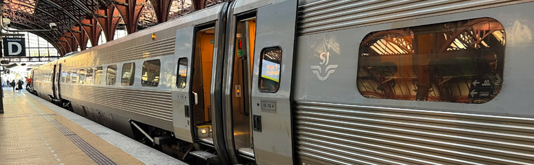 An X2000 train to Stockholm at Copenhagen