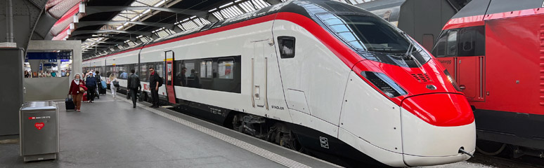EuroCity train from Zurich to Milan at Zurich HB
