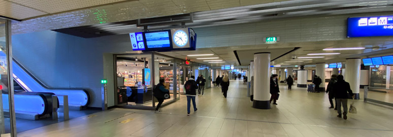 Amsterdam Centraal main passage under the tracks