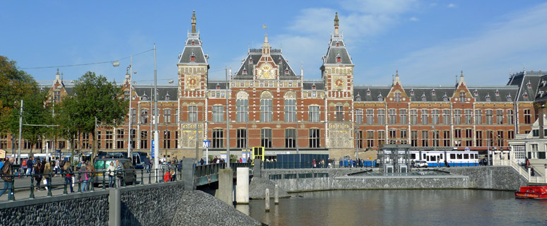 Amsterdam Centraal station, exterior