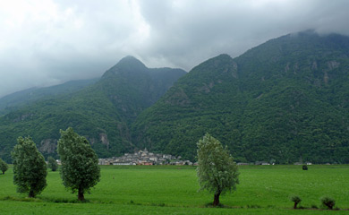 Towards the mountains