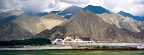 Scenery from the train to Tibet.  Photo Keith Crane.