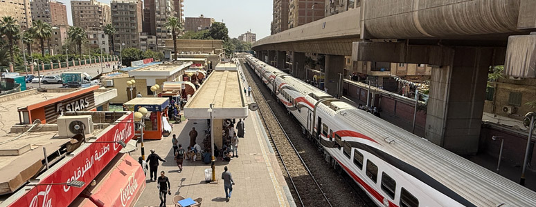 Giza station platforms, seen from the metro station