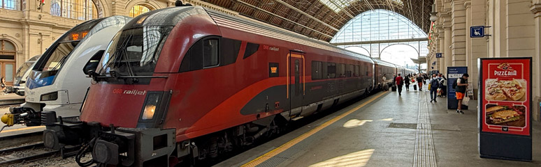 A Railjet train at Budapest