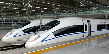 CHR380B train to Beijing at Shanghai Hongqiao station