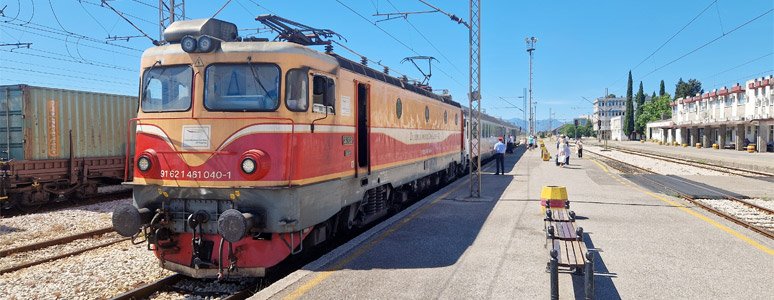 Changing trains at Bijelo Polje on the daytime service