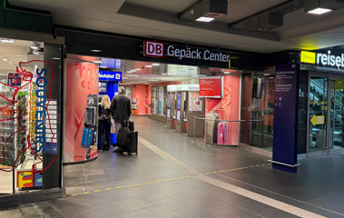 Berlin Hbf entrance to left luggage locker room
