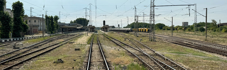 Shunting in and out of Gorna station