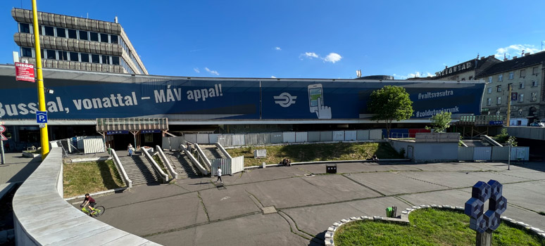 Budapest Deli station facade