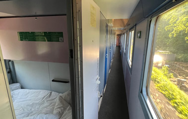 Sleeping-car corridor