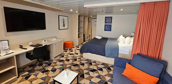 Commodore deluxe cabin